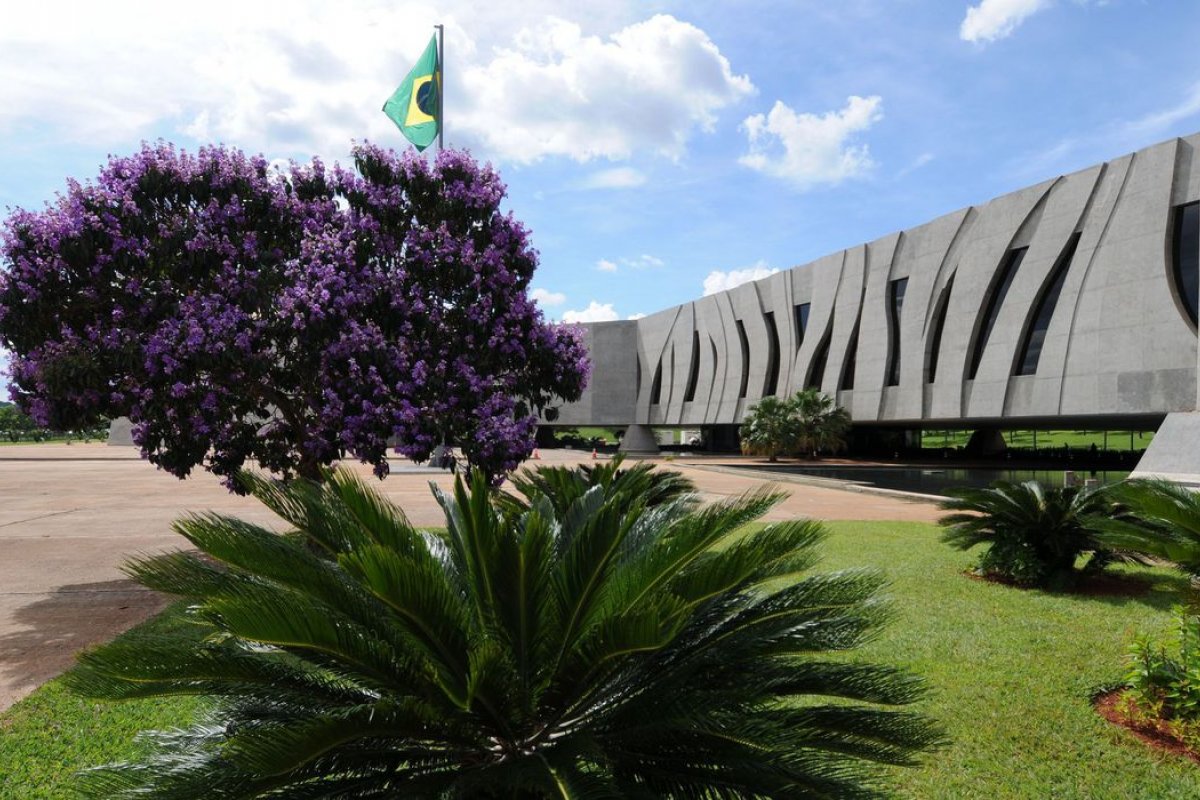 STJ concede regime domiciliar a presos por pensão alimentícia