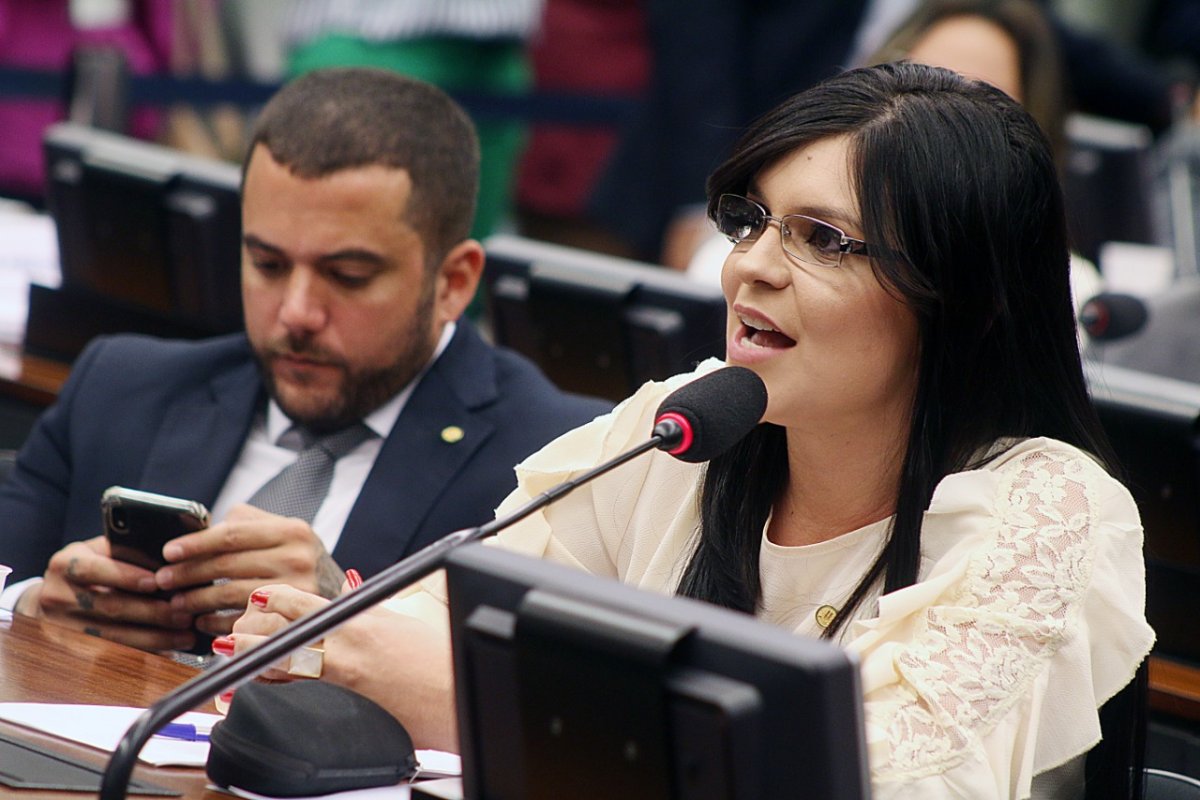 Comissão da Câmara aprova PL que inclui exposição de crianças a conflitos como violência psicológica