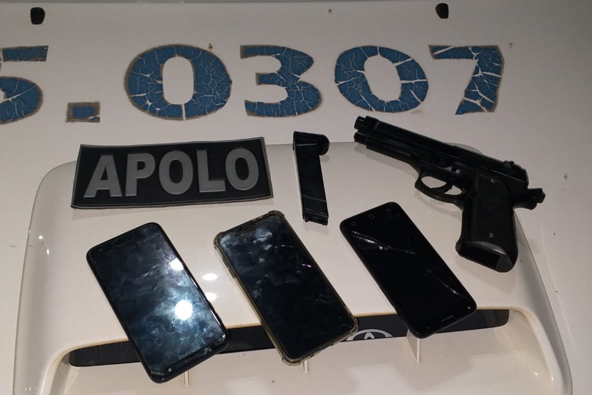 Arma de brinquedo é apreendida e celulares roubados são recuperados em Salvador