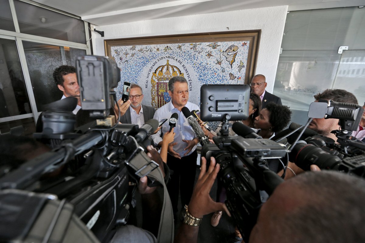 Governador Rui Costa lamenta realização de manifestação pedindo fim do isolamento 