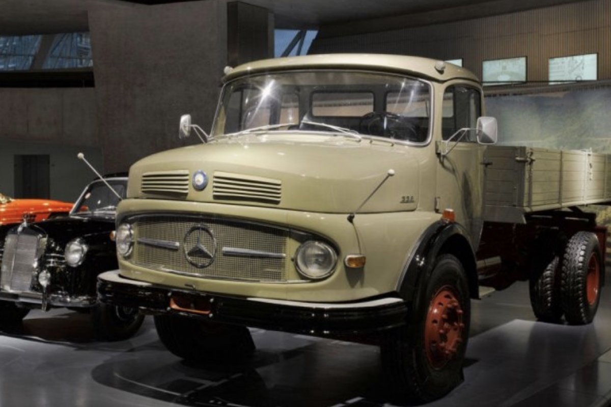 Sem visitaçao, museu da Mercedes-Benz ganha mostra virtual com 160 modelos