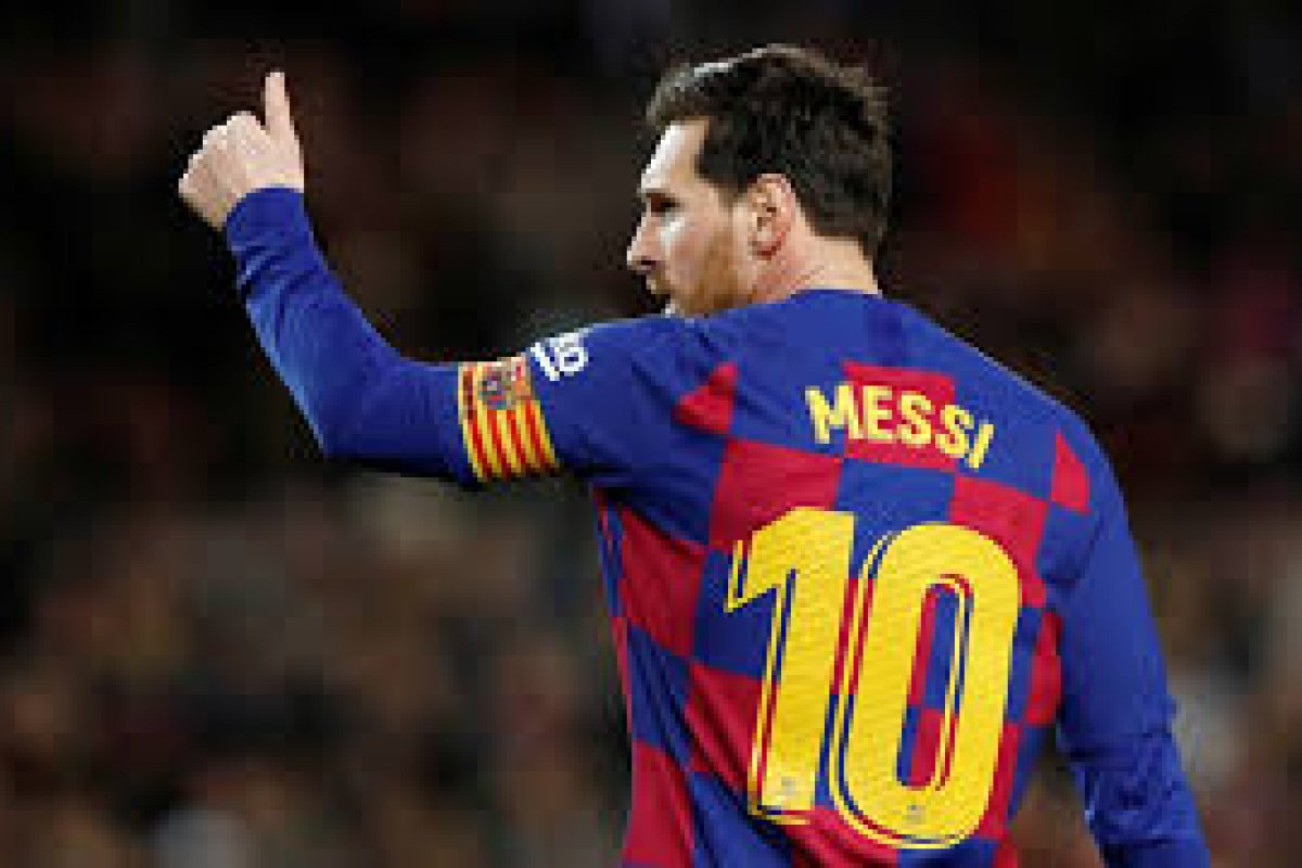 Messi anuncia que elenco do Barcelona vai reduzir salários em 70%