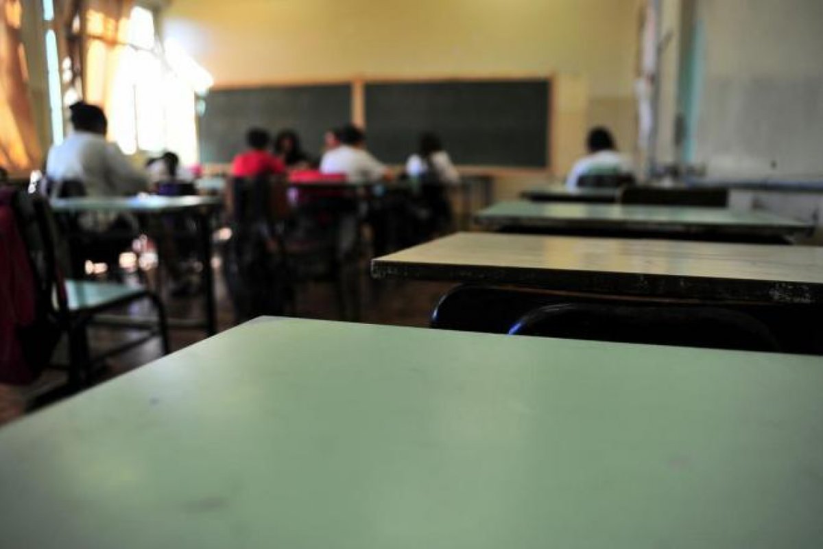 Bahia estuda aumentar uma hora no Ensino Médio Estadual em 2020