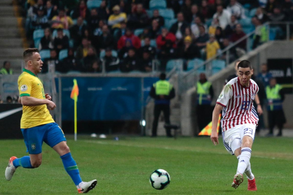 Brasil espanta fantasma, vence Paraguai nos pênaltis e vai às semifinais da Copa América
