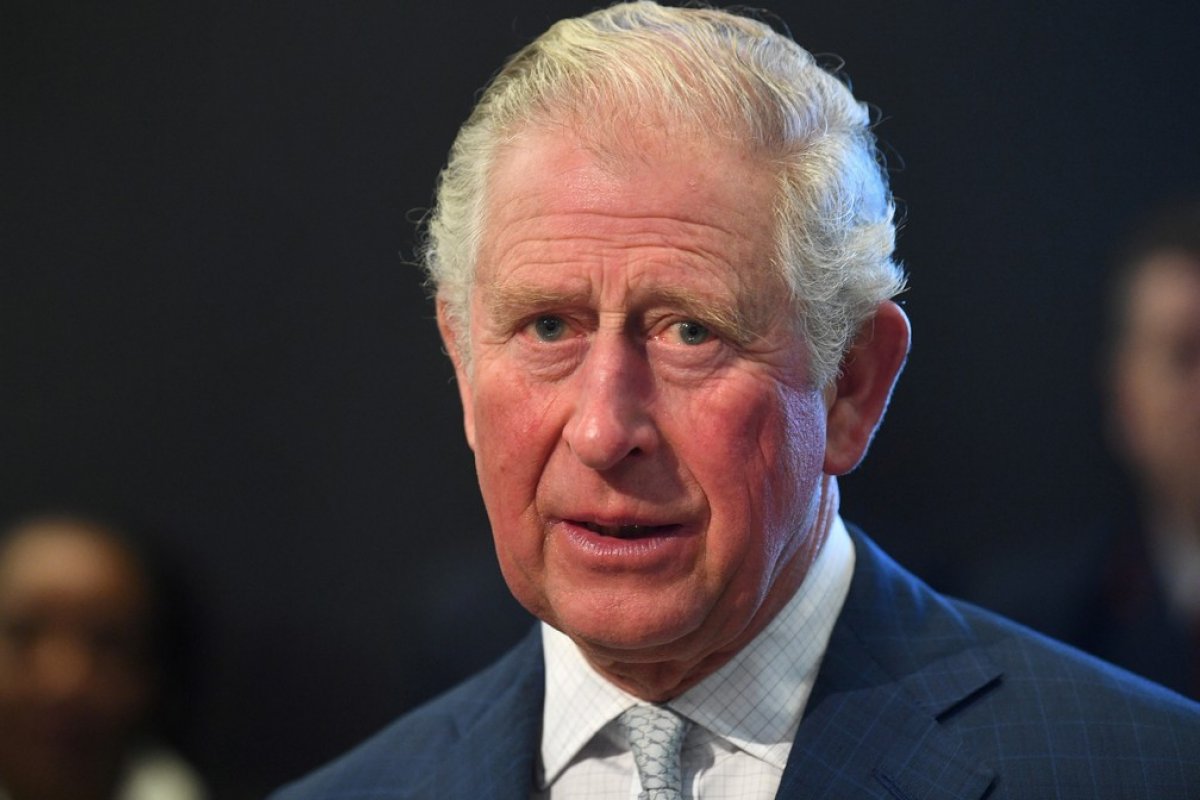 'Experiência estranha, frustrante e angustiante' diz o Príncipe Charles sobre Covid-19
