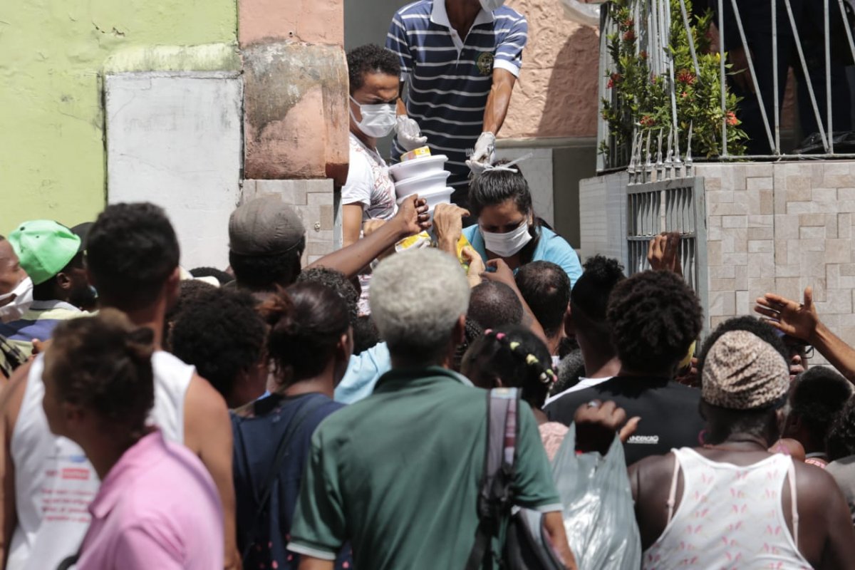 Pelo segundo dia consecutivo centro POP é marcado por aglomeração de pessoas 