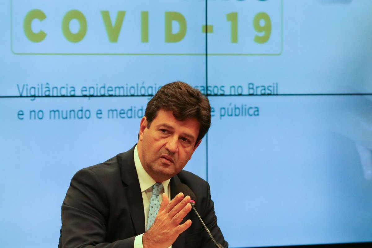 "Não é hora de fraquejar, é hora de redobrar os cuidados", afirma Mandetta 