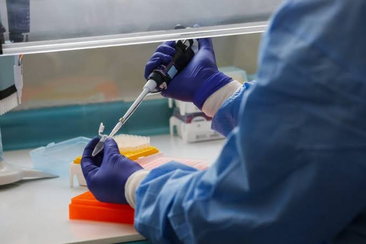 Brasil tem quase 23 mil testes de coronavírus à espera do resultado
