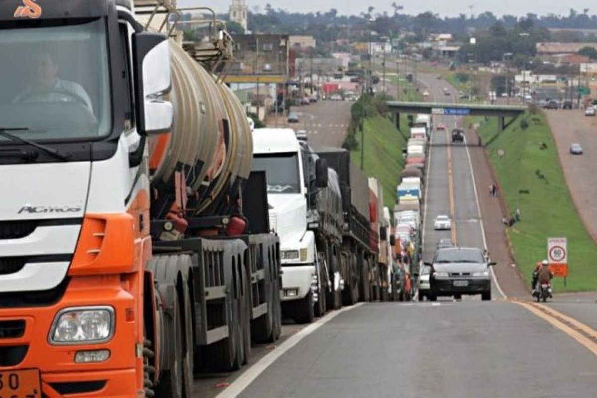 Começa dia 16 a vacinação para caminhoneiros, motoristas de transporte coletivo e portuários