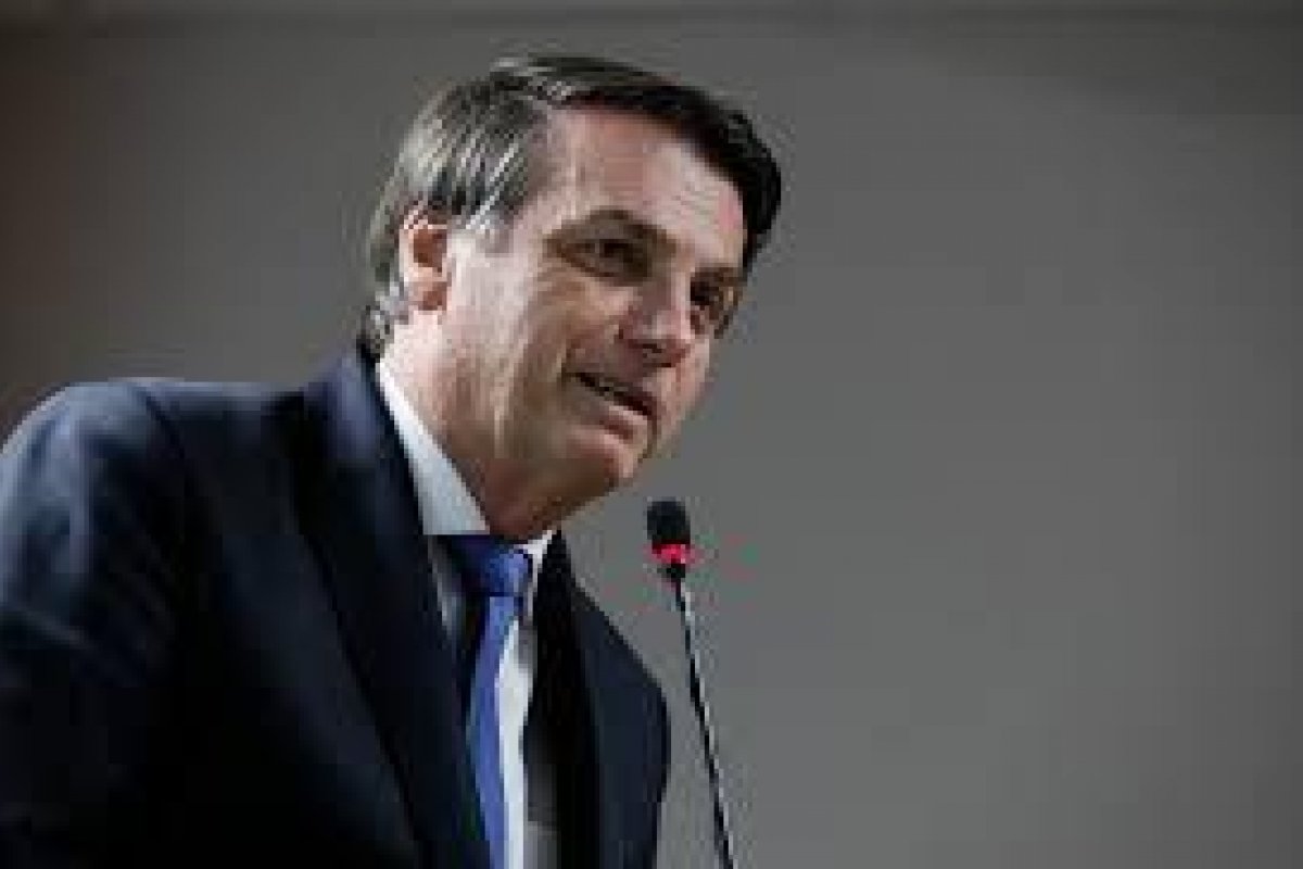 Governo vai pagar R$667 a profissionais que ajudarem no combate contra o coronavírus