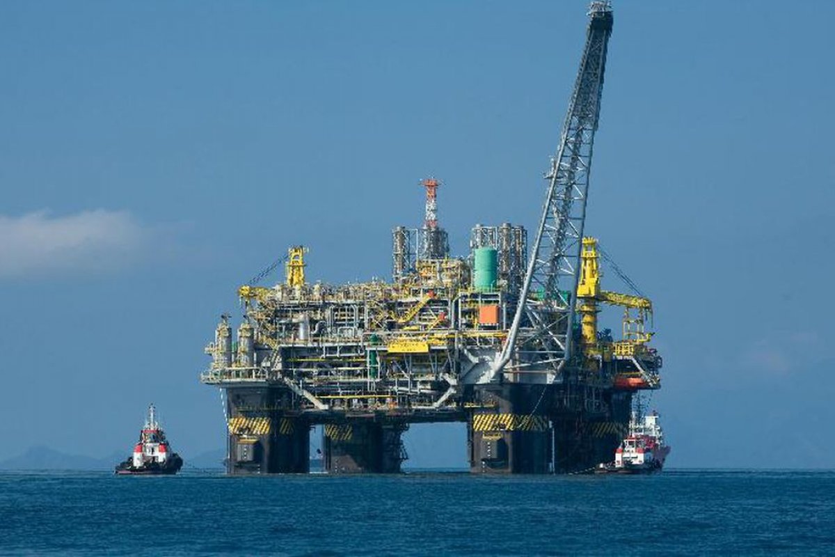 Produção de petróleo e de gás natural cai em fevereiro, afirma ANP