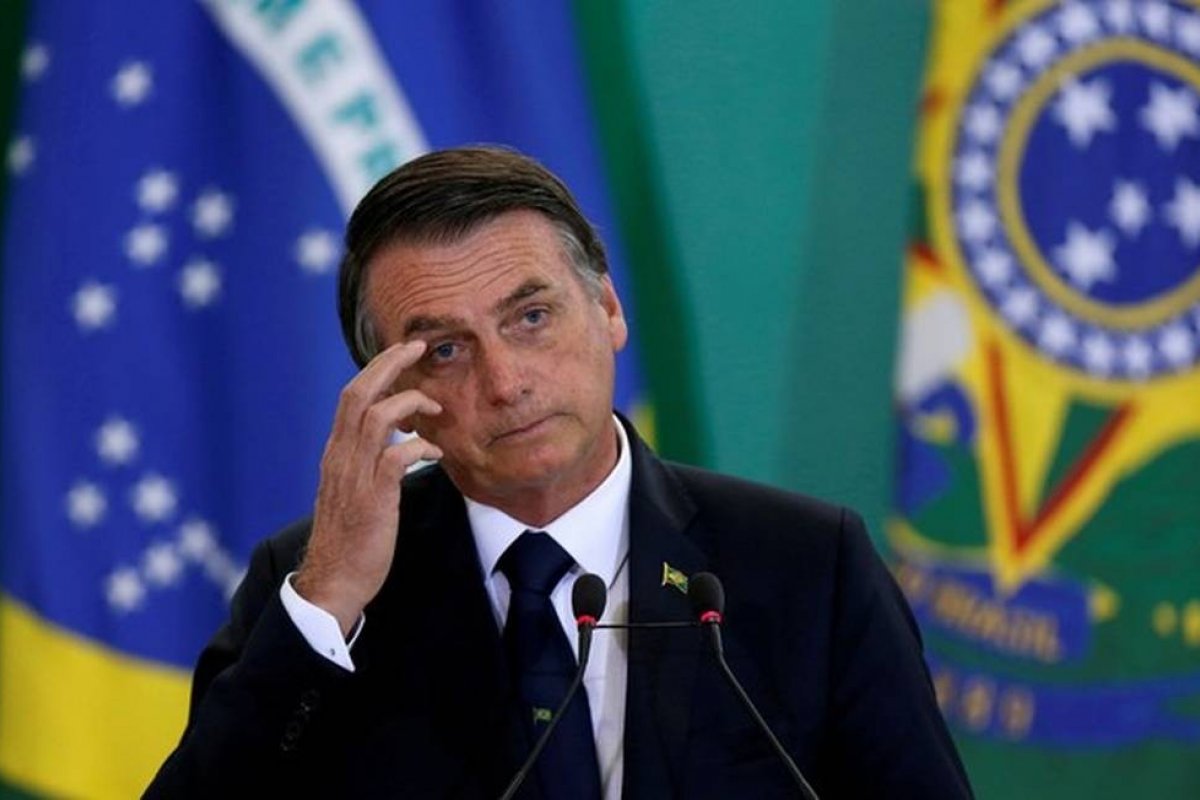 Bolsonaro estuda medida para flexibilizar isolamento social no Brasil