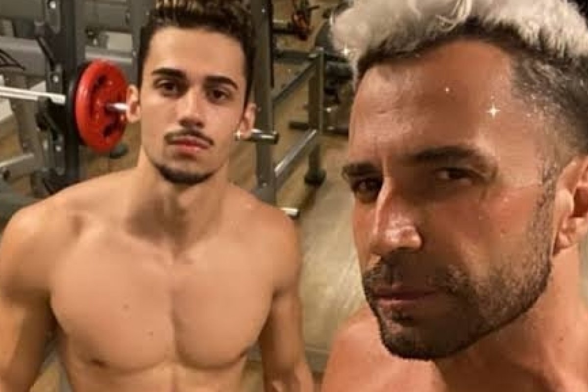 Latino revela o motivo de ter adotado um rapaz  de 21 anos