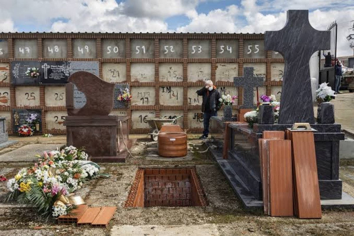 Após quatro dias em queda, Espanha tem alta no número de mortes por Covid-19
