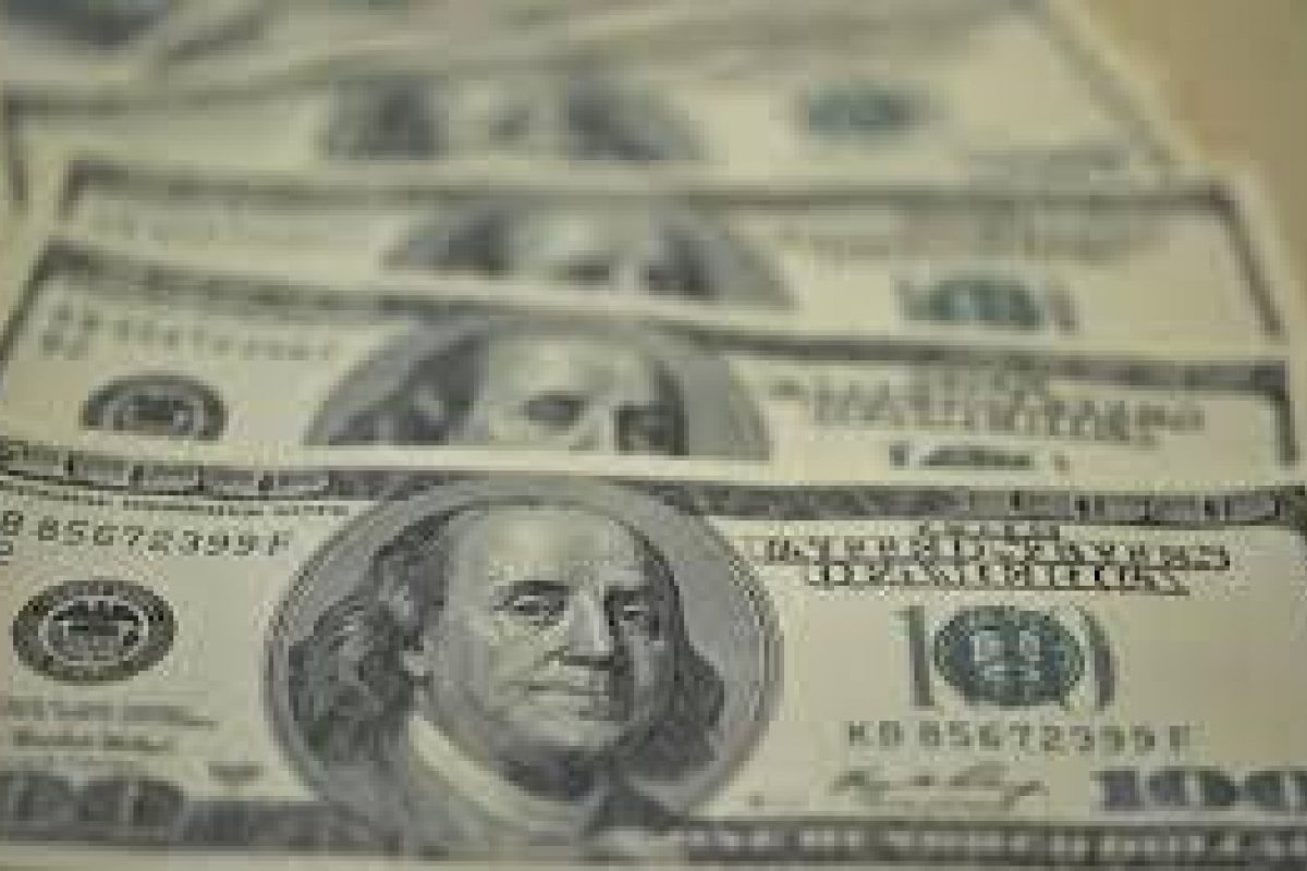 Dólar se mantém em patamar de R$ 5,20