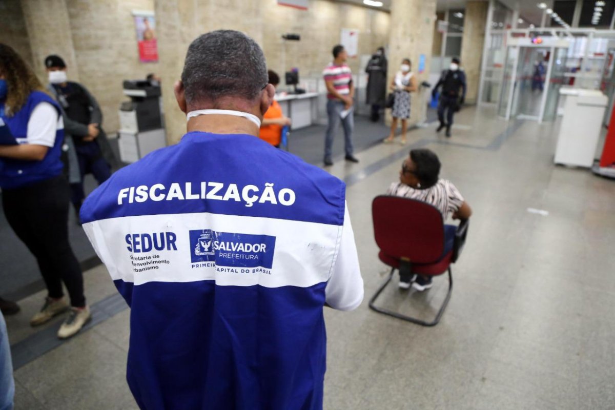  Prefeitura interdita agências bancárias em Paripe e Calçada