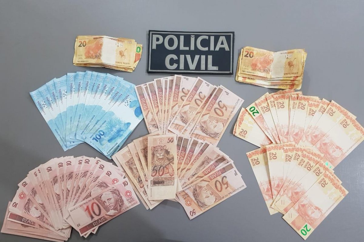 Homem é preso com mais de 4mil reais em nota falsas 