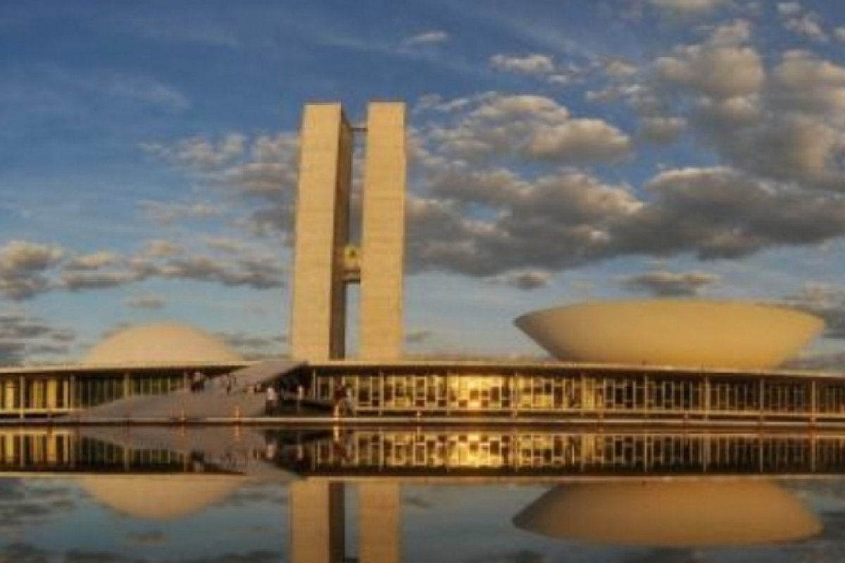 Câmara aprova projeto que impede inclusão de pessoas nos serviços de proteção ao crédito