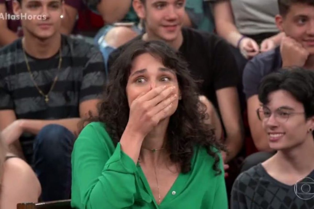 Débora Nascimento surge em vídeo íntimo e fãs dão a entender  que ela esteja fazendo sexo 