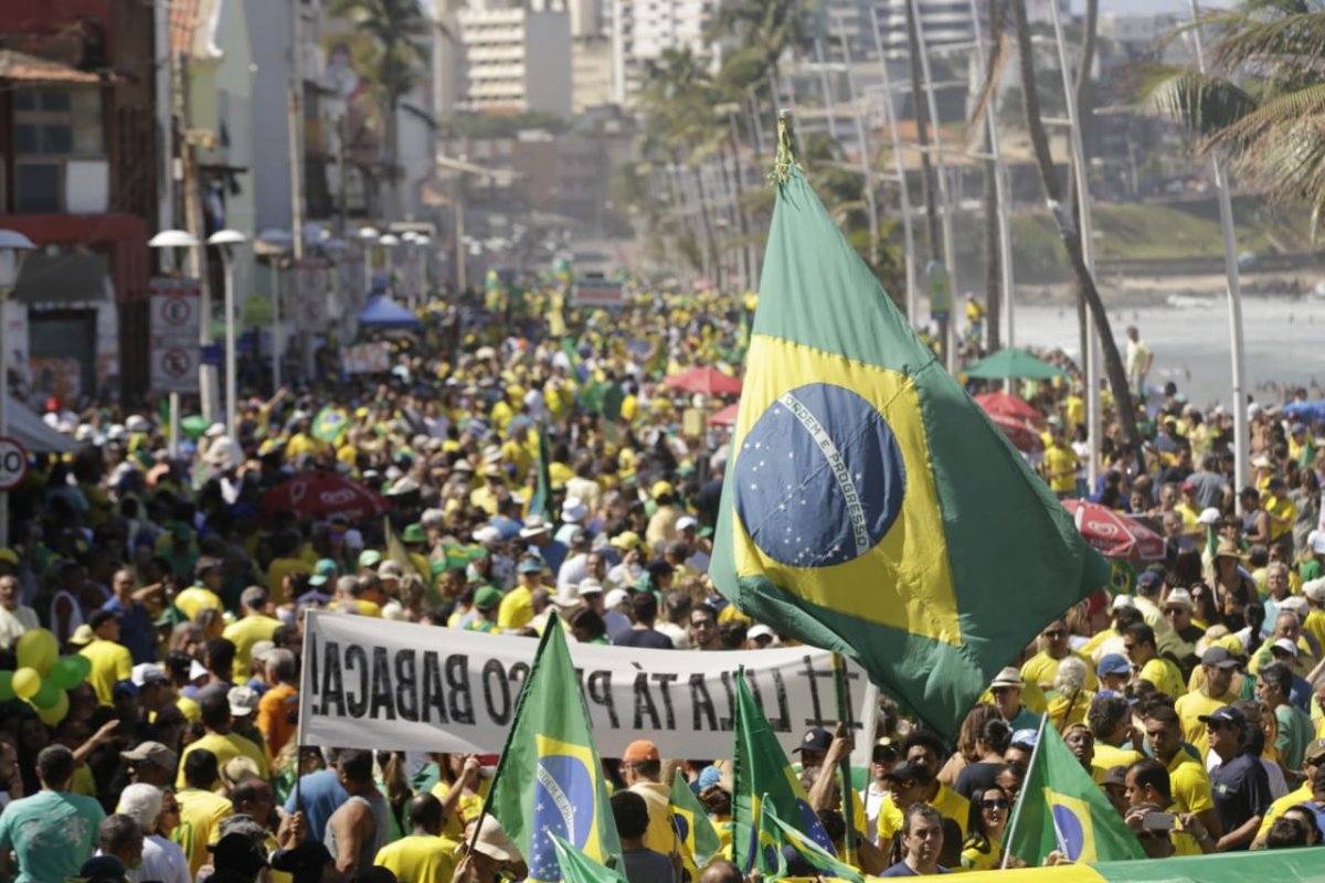 Manifestantes protestam em apoio ao ministro Moro e Lava Jato