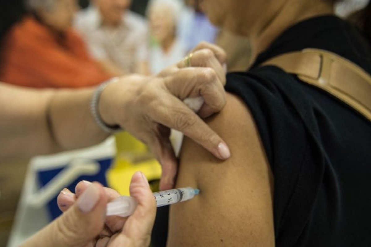 Vacinação contra gripe segue normalmente em Salvador nesta segunda (13); confira postos