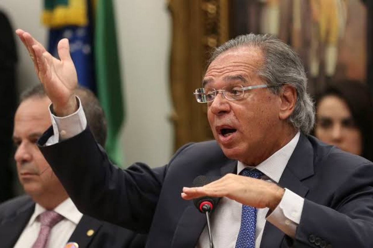 Guedes oferece R$ 40 bilhões a Estados e municípios para barrar 'pauta-bomba'