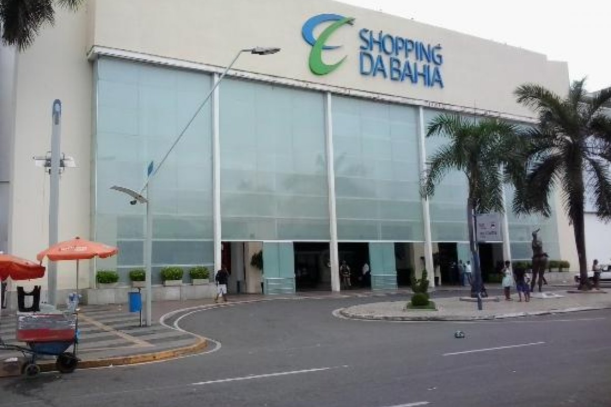 Justiça suspende cobrança de aluguel em lojas de shopping na capital baiana