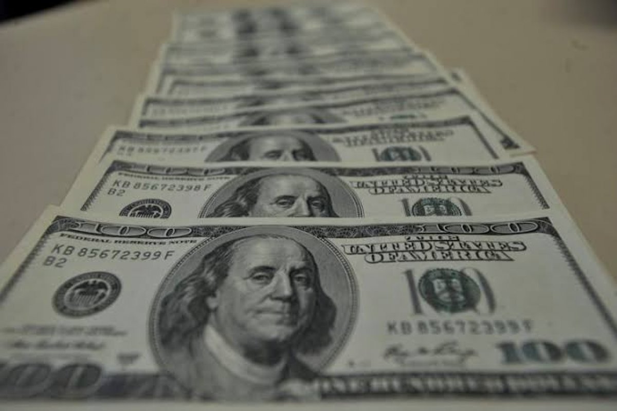 Dólar abre em alta mesmo com incertezas sobre o coronavírus
