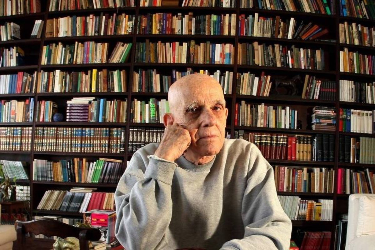 Rubem Fonseca sofre infarto e morre no Rio de Janeiro aos 94 anos