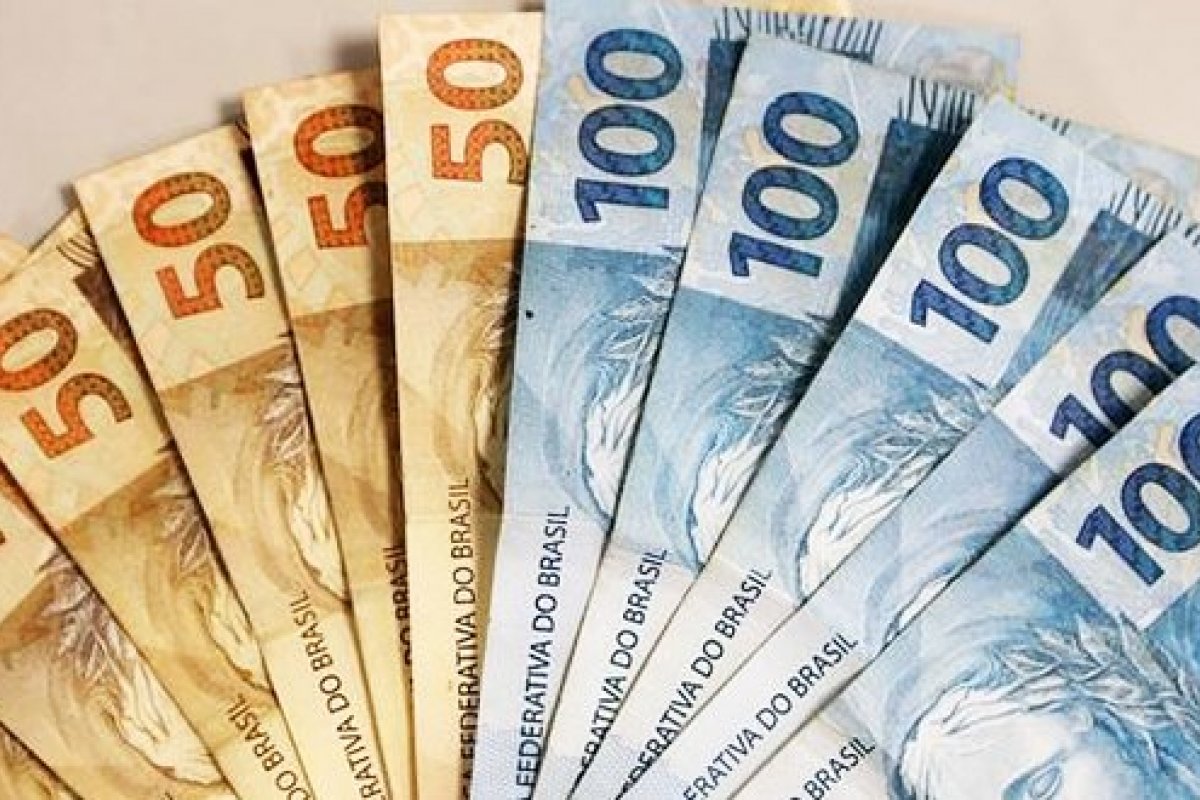 Governo projeta salário mínimo de R$ 1.079 em 2021