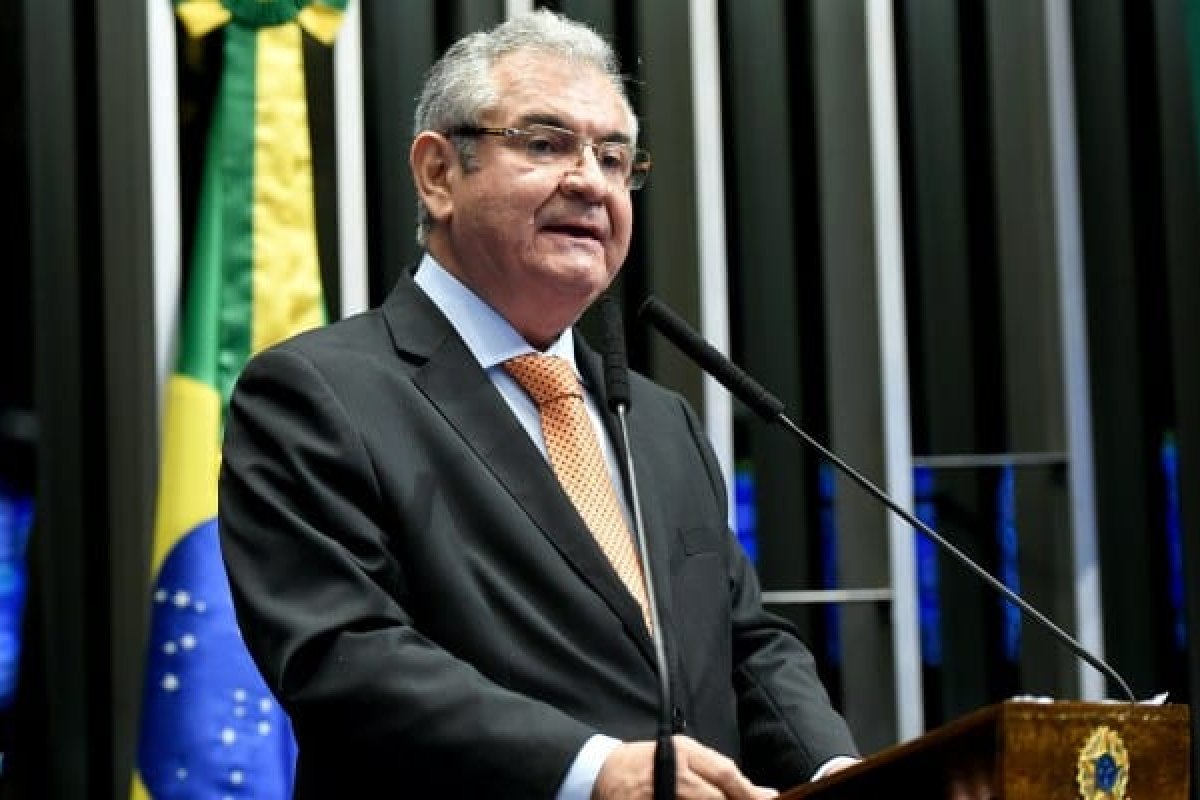 Senador Angelo Coronel envia para o Congresso PEC que muda a forma de escolha de ministros do STF.