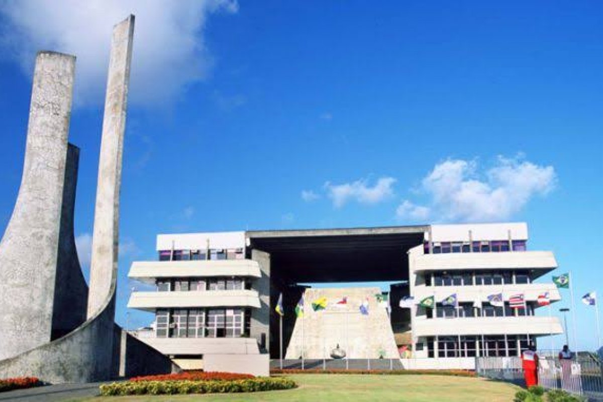 Alba: deputados aprovam teto de 20 salários mínimos para as "pequenas obrigações"