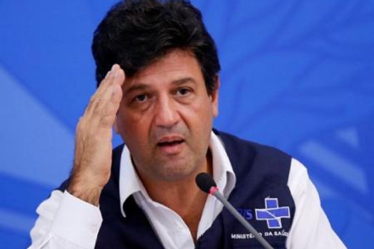 DOU publica exoneração de Mandetta e nomeação de Teich
