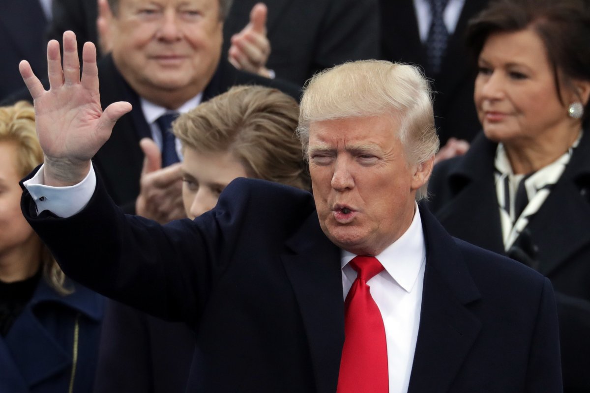 Trump propõe reabertura da economia nos estados americanos