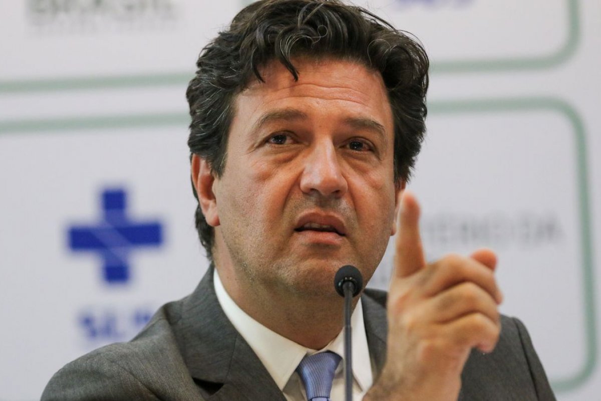 Datafolha: Pesquisa feita com 1606 pessoas mostra que 64% delas reprovam demissão de Mandetta