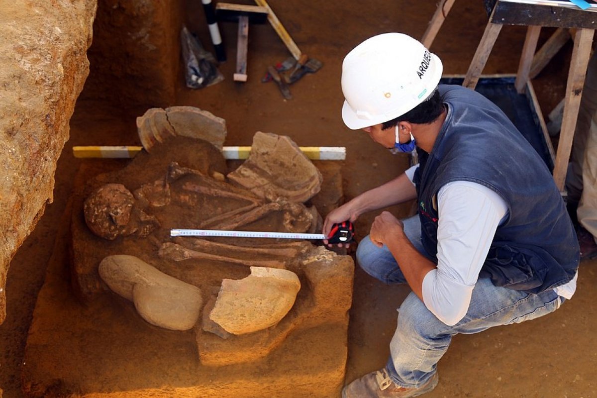 Peça de cerâmica encontrada na Avenida Sete pode ser urna tupi-guarani pré-colonial