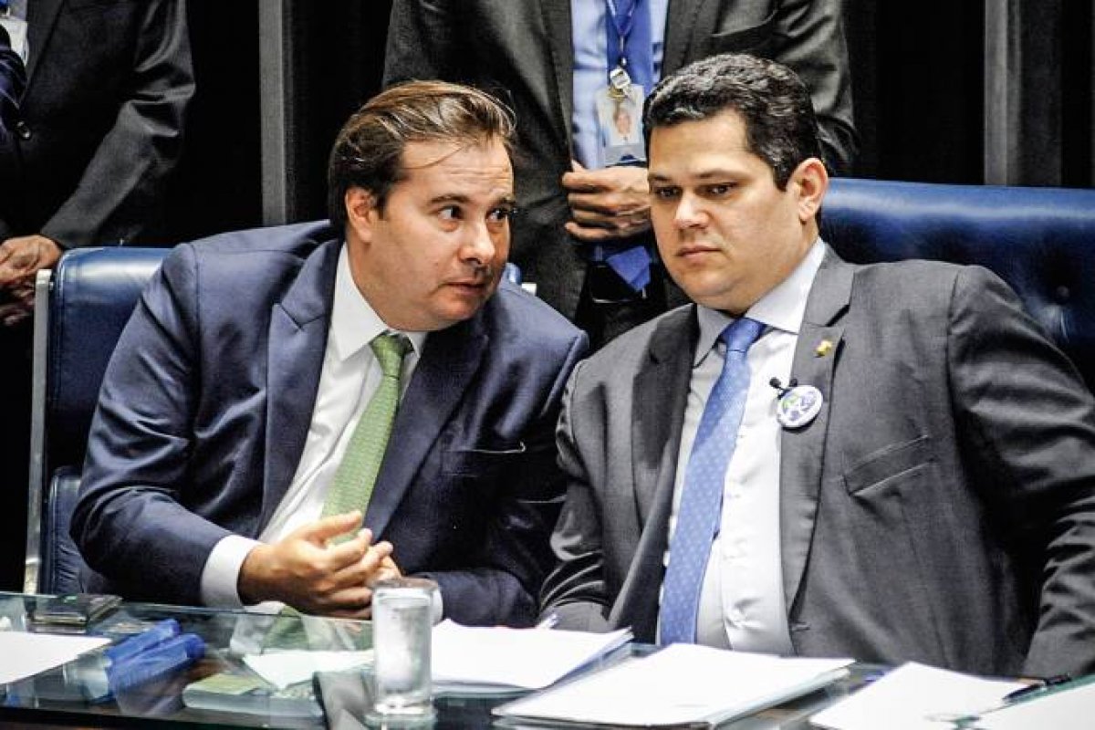 Entidade emite nota de repúdio contra Maia e Alcolumbre