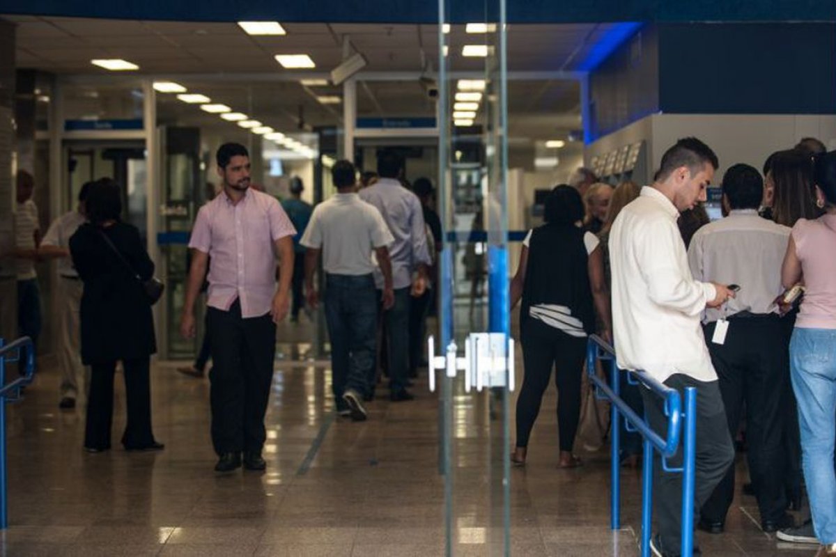 Coronavírus: Justiça determina que bancos suspendam cobrança de empréstimos de aposentados