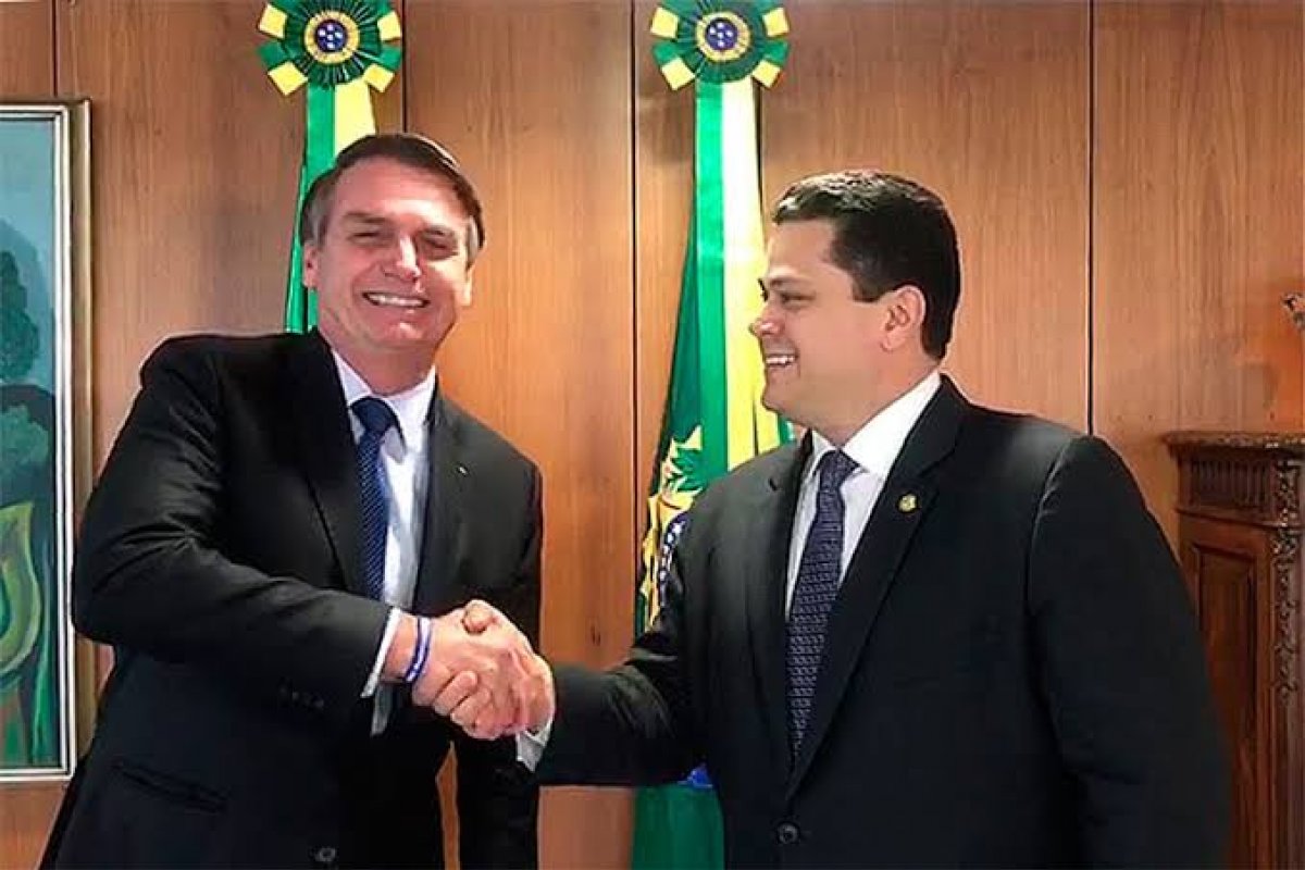 Governo estuda novo PL para ajudar estados e municípios