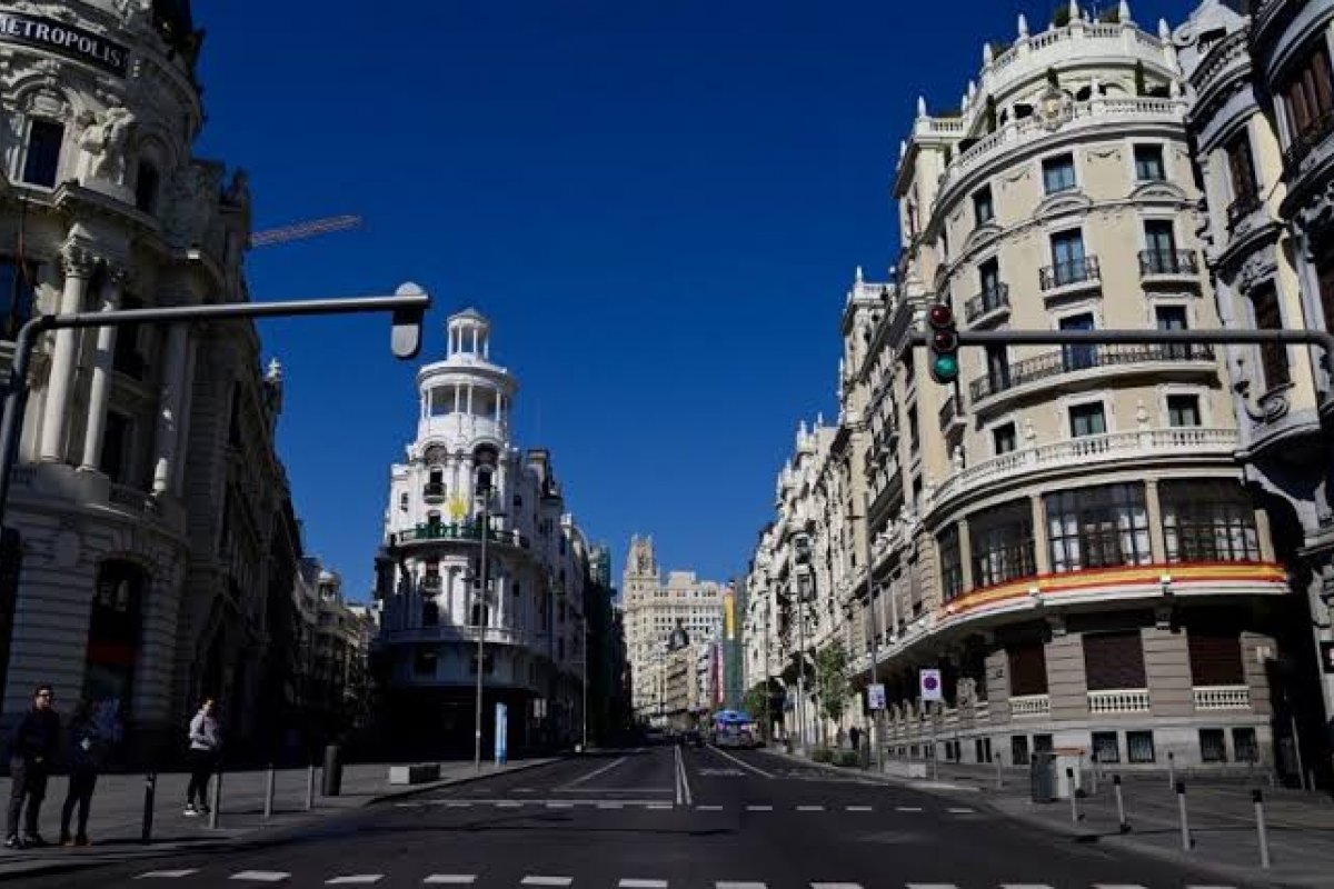Espanha passará a permitir que crianças saiam de casa para caminhar