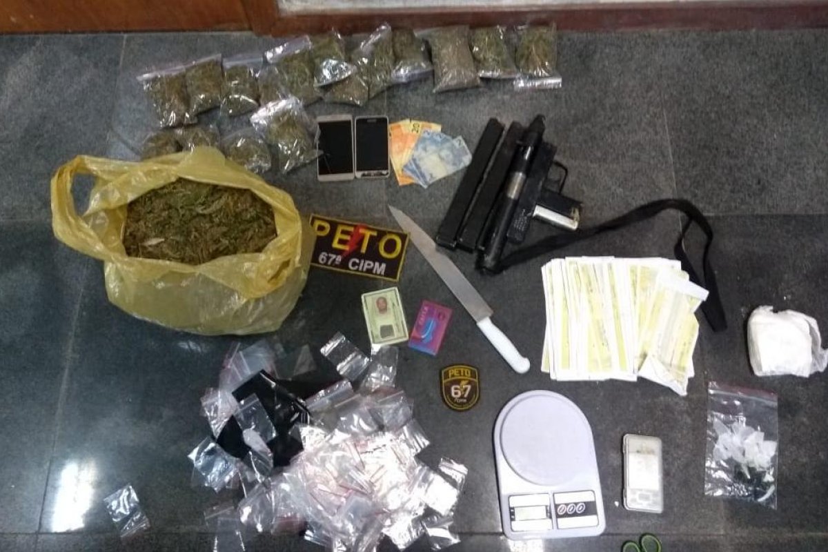 Submetralhadora e drogas são apreendidas em Feira de Santana
