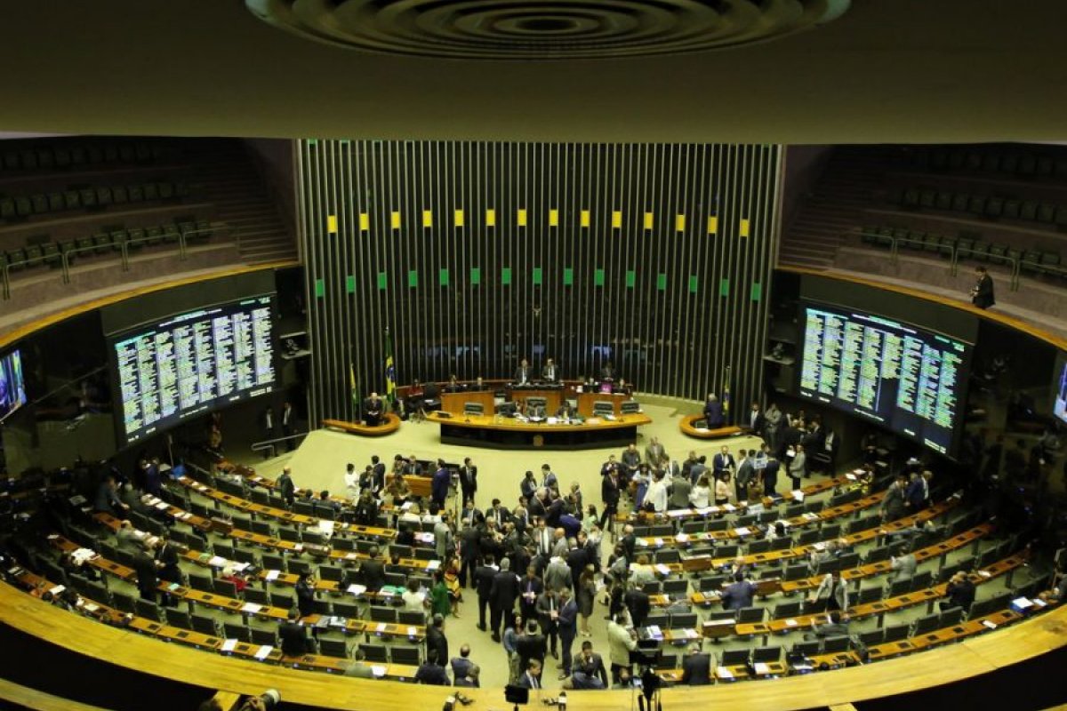 Governo tenta limitar poder do Congresso em proposta que vai definir o Orçamento de 2021
