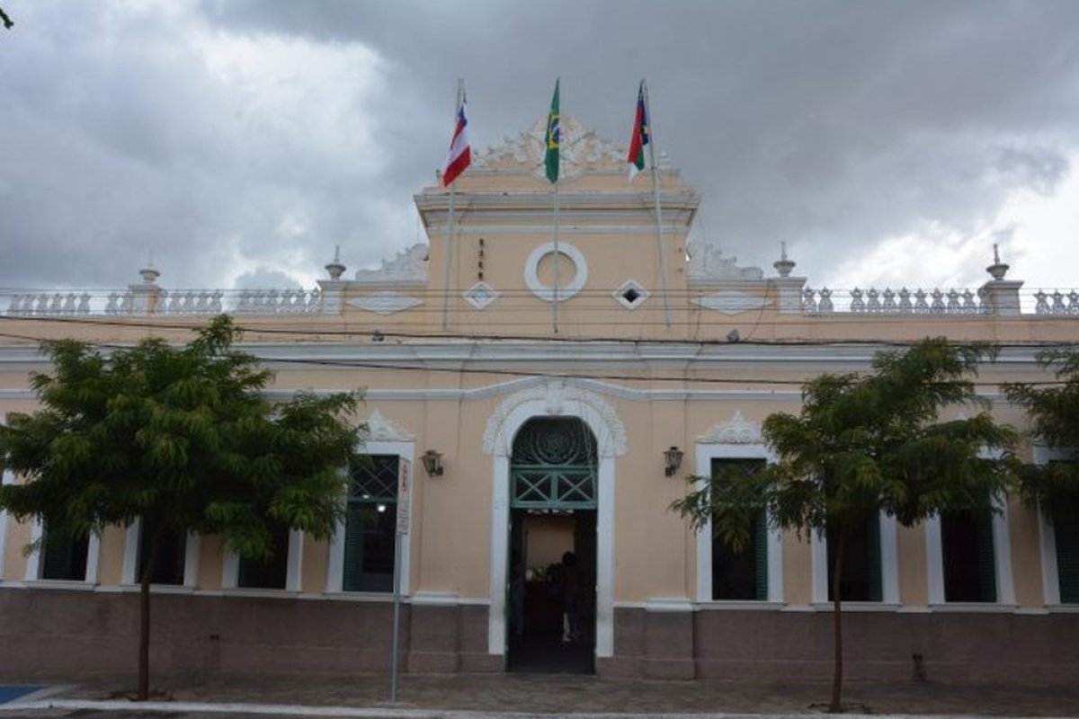 Prefeitura de Vitória da Conquista inclui lavanderias e óticas como serviços essenciais