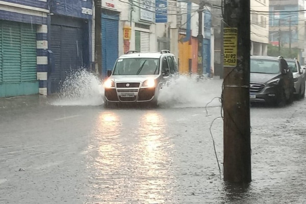 Salvador começa quinta-feira (23) com céu nublado e chuva