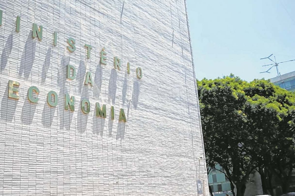Sem ajuda da União, estados podem atrasar salário de servidores