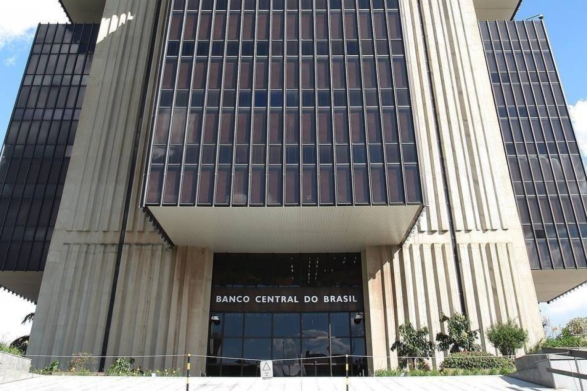 Desembargador suspende decisão que proibiu bancos de aumentarem juros