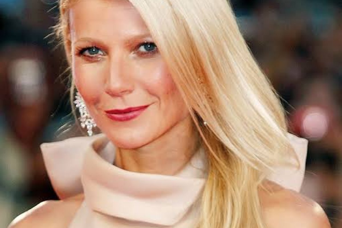Gwyneth Paltrow leiloa vestido que usou no Oscar para ajudar vítimas do covid-19 