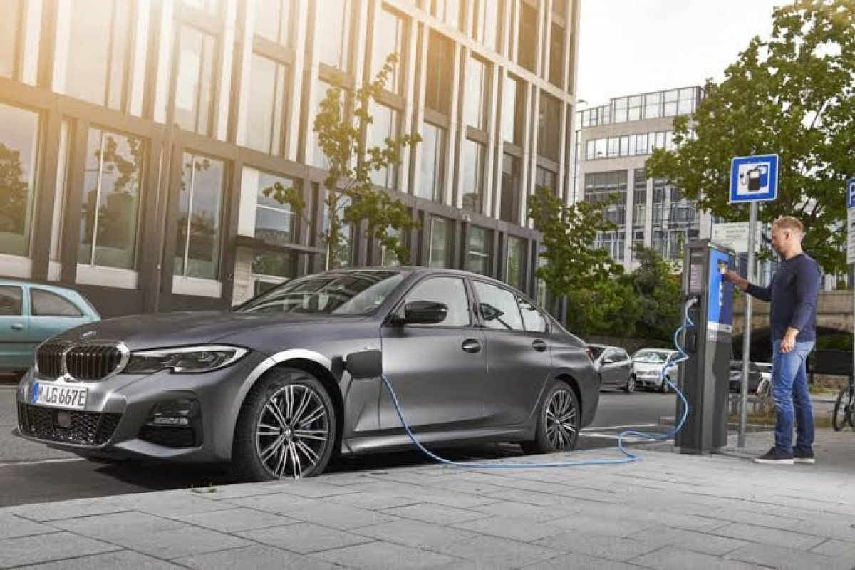 BMW confirma Série 3 híbrido: chega até junho 