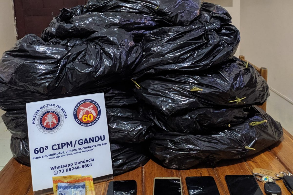 Homens são presos em flagrante após transportar 20 quilos de maconha na BR 101