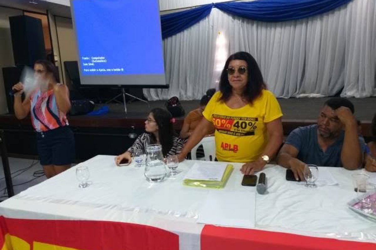 Professores de Feira de Santana tiveram redução de até 70% nos salário, diz APLB-BA